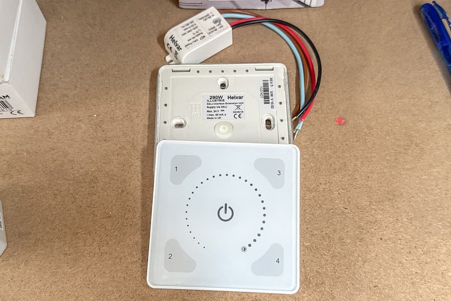 3 Bedienpaneele Szenensteuerung Helvar 290W